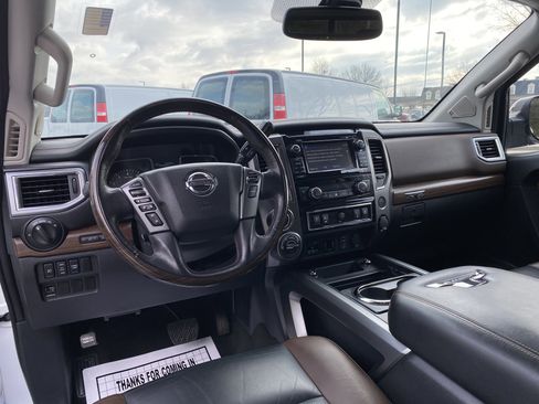 Used 2018 Nissan Titan Platinum Reserve image 32