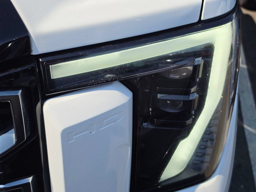 Used 2024 GMC Sierra 2500 AT4 w/ AT4 Preferred Package AWD/4WD image 4
