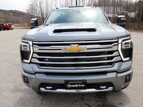 Used 2024 Chevrolet Silverado 3500 High Country w/ High Country Premium Package AWD/4WD image 2