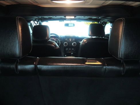 Used 2018 Jeep Wrangler Unlimited Sahara w/ Connectivity Group image 28