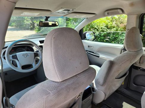 Used 2014 Toyota Sienna LE FWD image 17