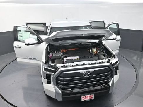 Used 2025 Toyota Tundra Limited AWD/4WD image 31