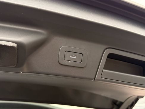 Used 2024 Land Rover Range Rover Velar S image 40