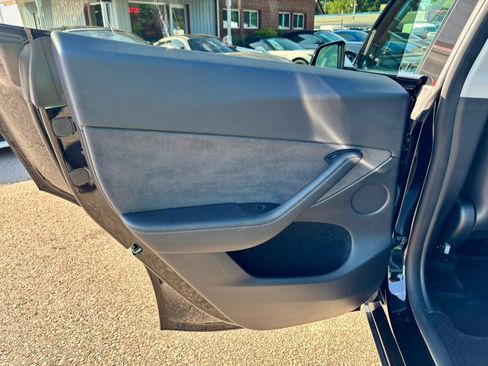 Used 2023 Tesla Model Y Long Range AWD/4WD image 18