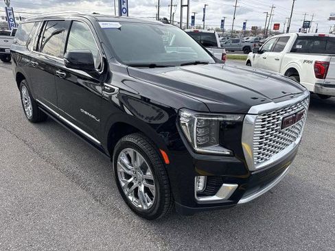 Used 2022 GMC Yukon XL Denali w/ Denali Ultimate Package image 3