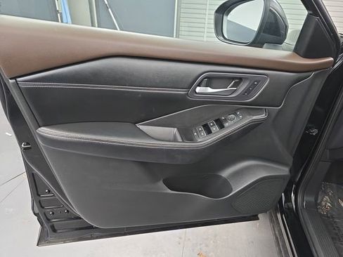 Used 2023 Nissan Rogue SL image 25