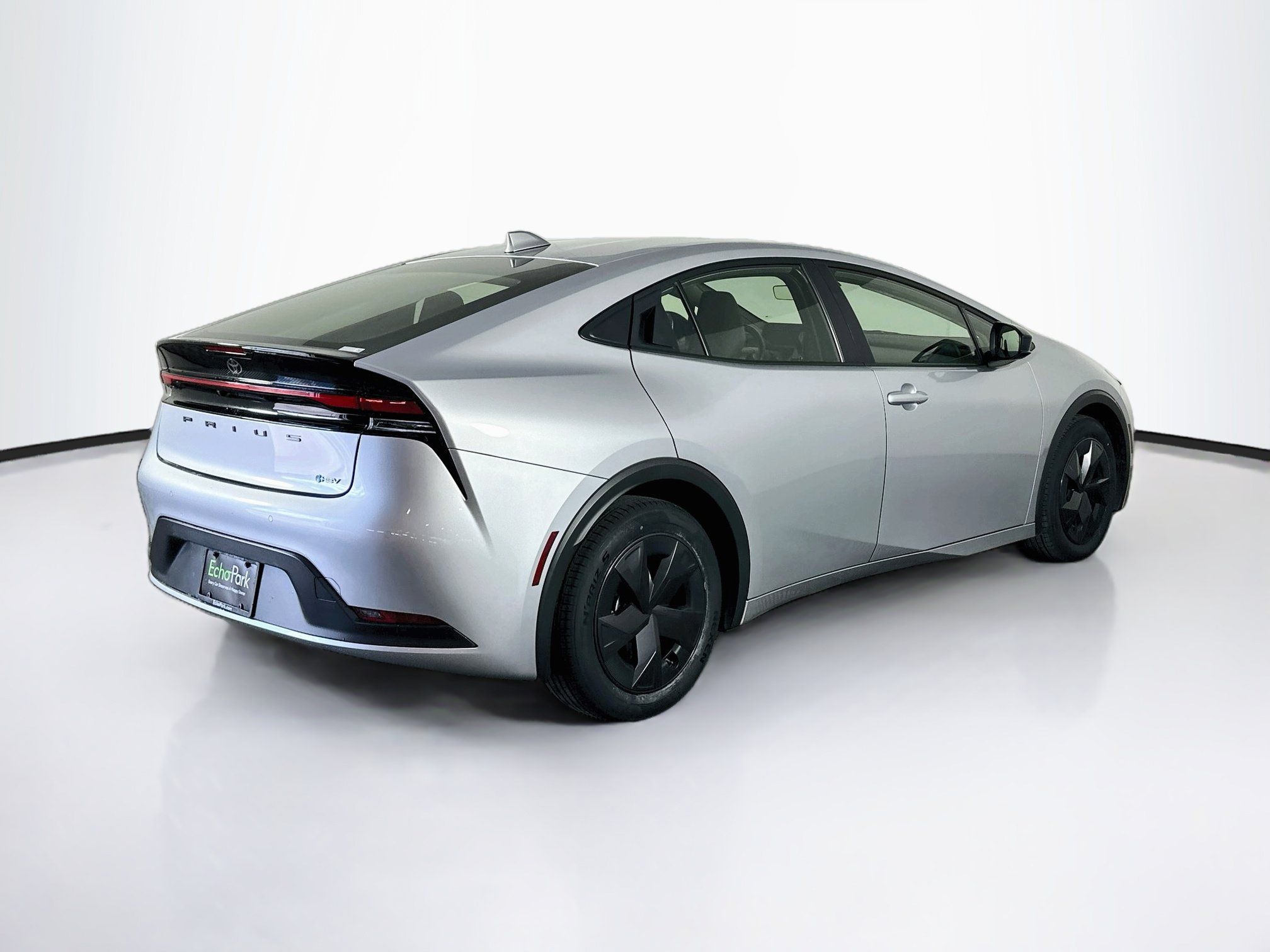 Used 2025 Toyota Prius LE FWD image 9