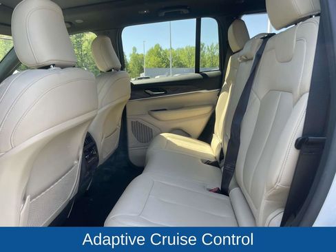 Used 2025 Jeep Grand Cherokee Limited image 21