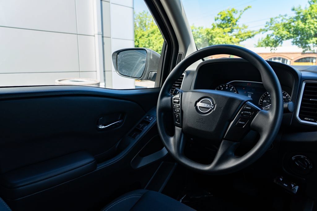 Used 2023 Nissan Frontier SV AWD/4WD image 11
