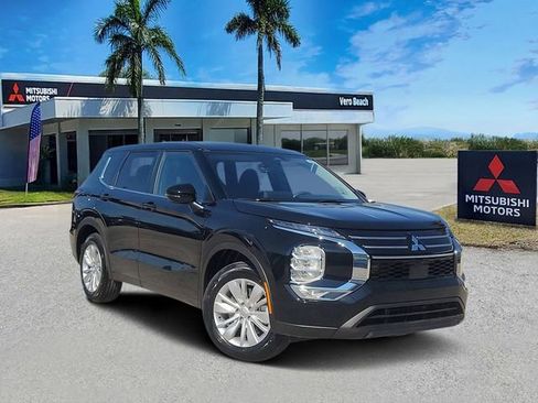 New 2026 Mitsubishi Outlander ES image 1