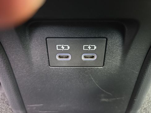 Used 2025 Toyota Prius XLE AWD/4WD image 13