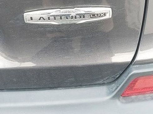 Used 2022 Jeep Cherokee Latitude Lux w/ Sun & Sound Group image 11