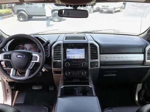 Used 2017 Ford F350 Lariat w/ Chrome Package image 23