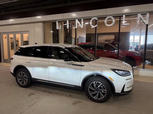 Used 2023 Lincoln Corsair AWD w/ Equipment Group 101A image 2