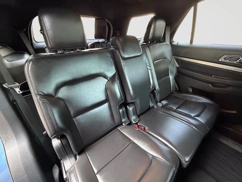 Used 2019 Ford Explorer XLT w/ Equipment Group 202A AWD/4WD image 19