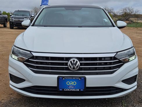 Used 2020 Volkswagen Jetta SE image 2