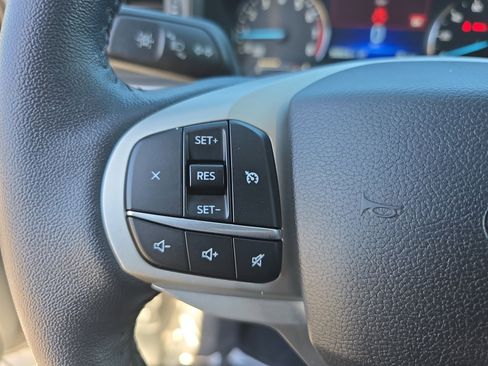 Used 2021 Ford Explorer XLT image 18