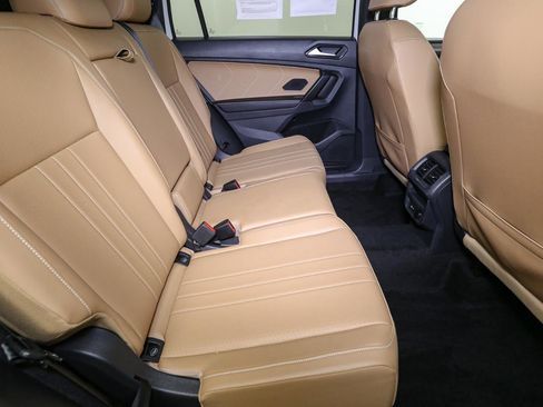 Certified 2022 Volkswagen Tiguan SE w/ Panoramic Sunroof Package image 25