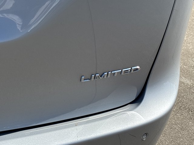 Used 2026 Chrysler Pacifica Limited FWD image 7