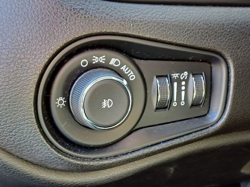 Used 2016 Jeep Renegade Limited image 13