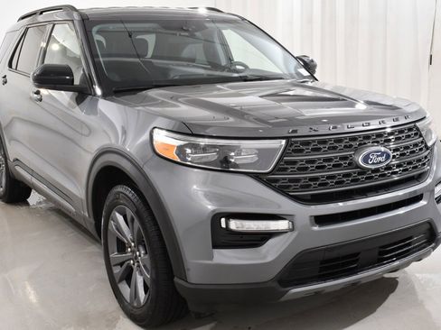 Used 2023 Ford Explorer XLT w/ Equipment Group 202A image 4