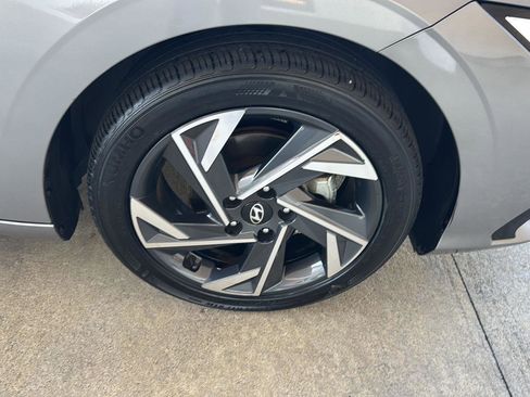 Used 2025 Hyundai Elantra SEL image 34