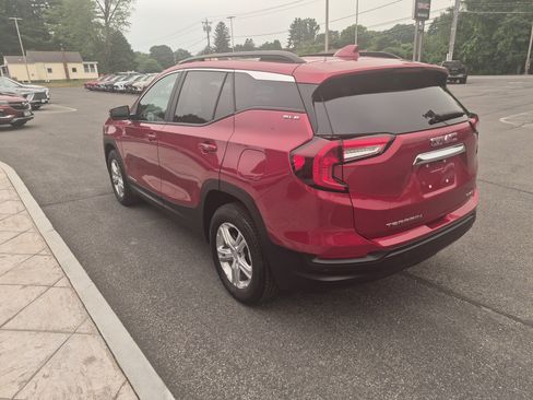 Used 2023 GMC Terrain SLE w/ Driver Convenience Package AWD/4WD image 5