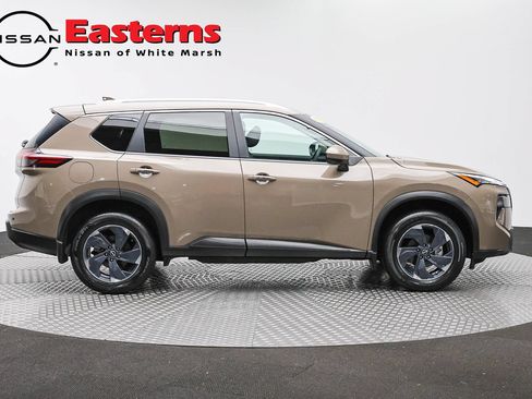 Used 2024 Nissan Rogue SV w/ SV Premium Package FWD image 4