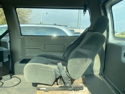 Used 2003 Ford E-250 and Econoline 250 image 13