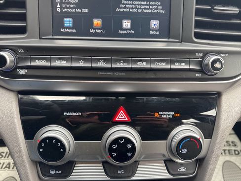 Used 2019 Hyundai Elantra SEL image 28