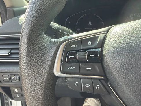 Used 2019 Honda Accord EX image 18