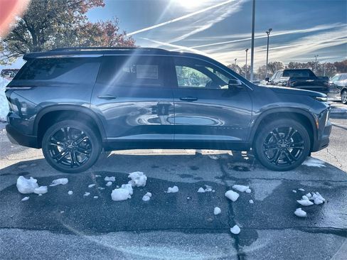 New 2026 Chevrolet Traverse LT w/ Driver Confidence Package image 9