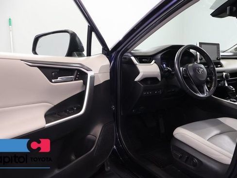 Certified 2022 Toyota RAV4 XLE Premium AWD/4WD image 9