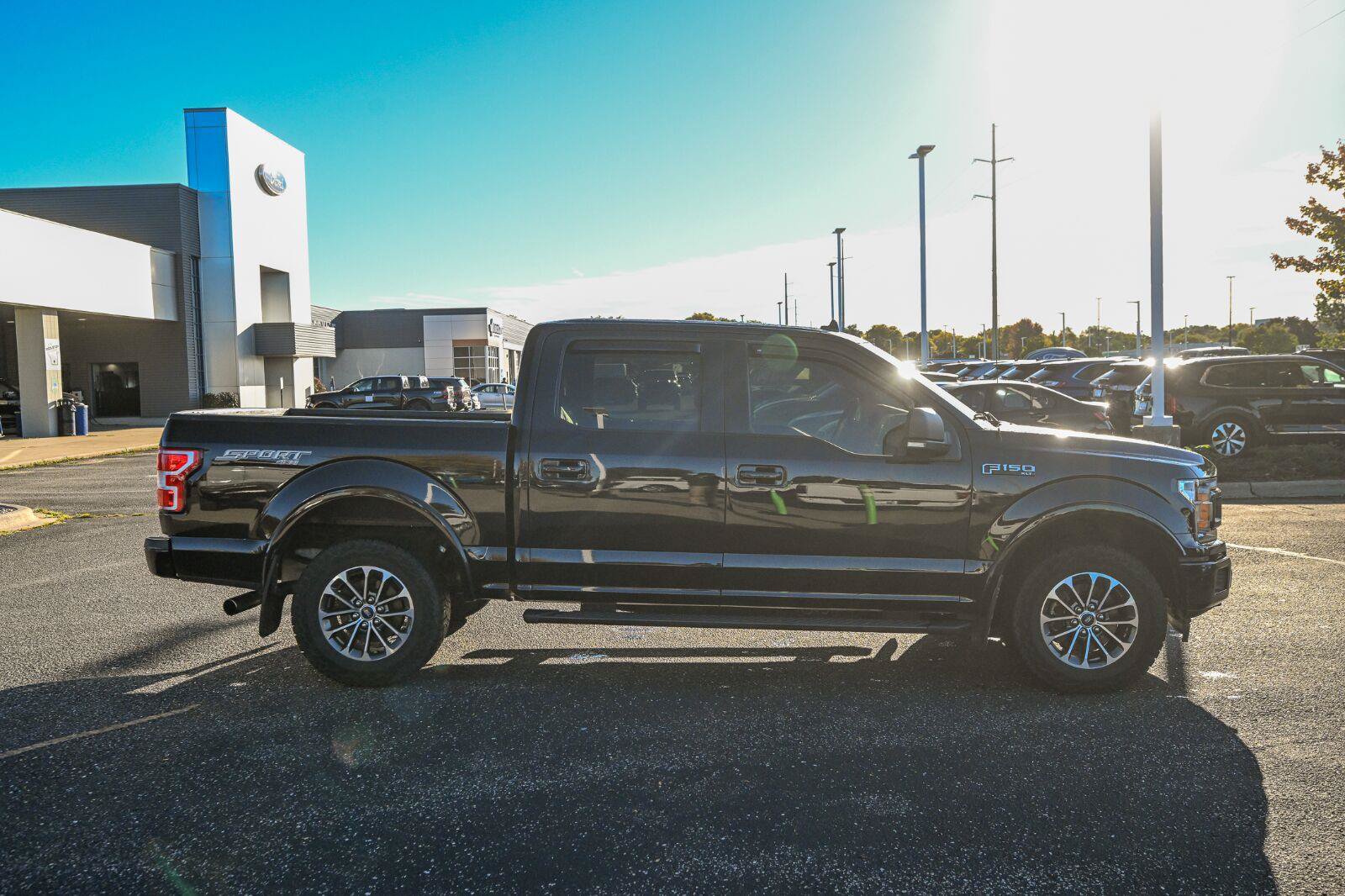 Used 2018 Ford F150 XLT w/ Equipment Group 302A Luxury AWD/4WD image 3