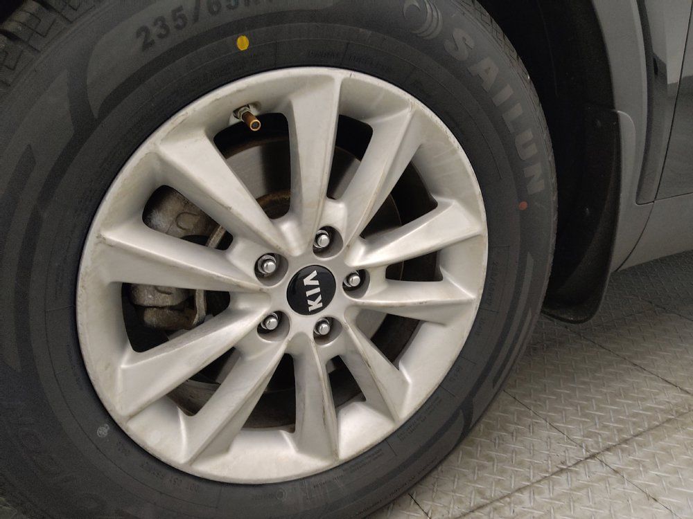 Used 2019 Kia Sorento L FWD image 31