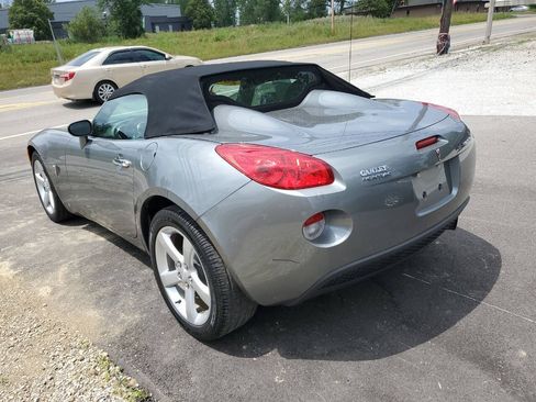 Used 2006 Pontiac Solstice Convertible w/ Premium Package RWD image 4