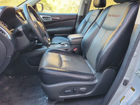 Used 2020 Nissan Pathfinder SL image 14