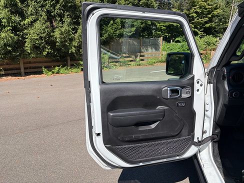 Used 2025 Jeep Wrangler Unlimited Rubicon AWD/4WD image 25