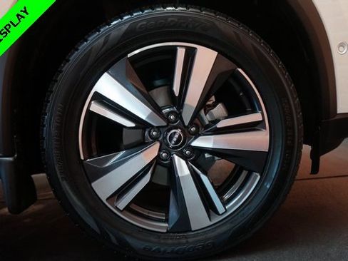 Certified 2022 Nissan Rogue Platinum w/ Head-Up Display Package image 92