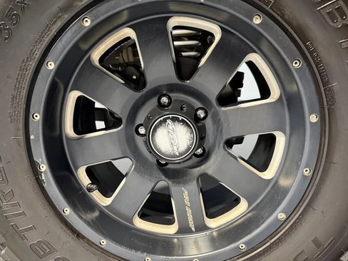 Used 2015 Jeep Wrangler Unlimited Rubicon w/ Connectivity Group AWD/4WD image 10