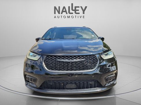 Used 2024 Chrysler Pacifica Limited w/ Uconnect Theater Family Group image 8