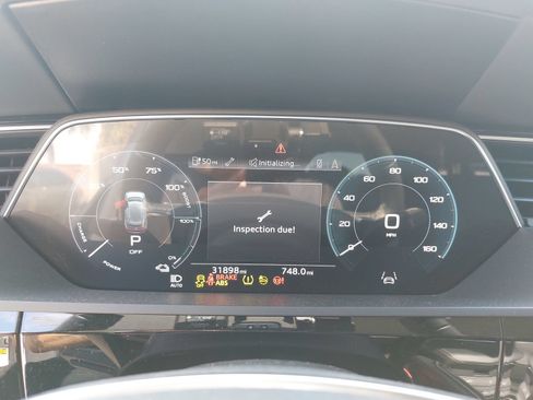 Used 2024 Audi Q8 e-tron Premium Plus w/ Prestige Package AWD/4WD image 9