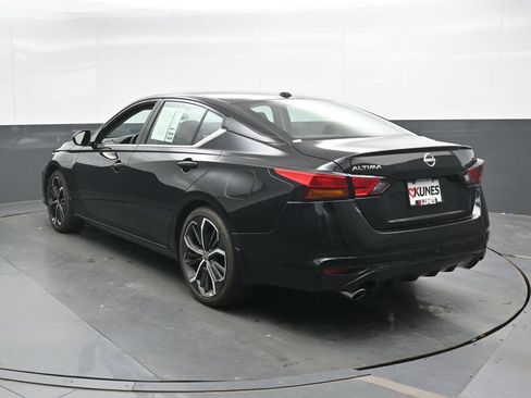 Used 2025 Nissan Altima 2.5 SR w/ SR Premium Package FWD image 9