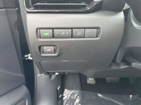 Used 2025 Nissan Sentra SV FWD image 19