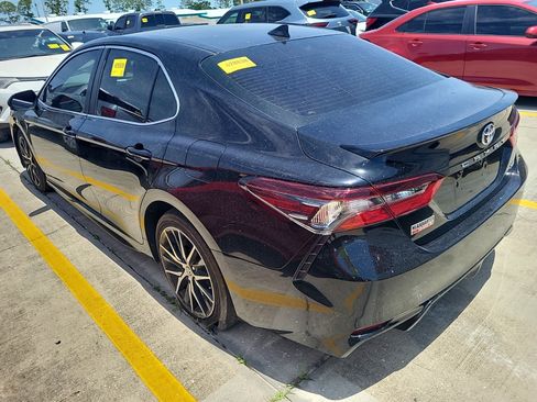Used 2021 Toyota Camry SE FWD image 6