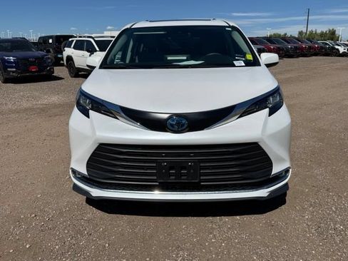Used 2024 Toyota Sienna XLE w/ XLE Plus Package AWD/4WD image 9