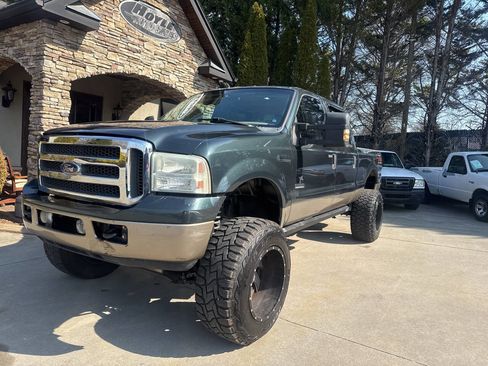 Used 2006 Ford F250 XLT image 2