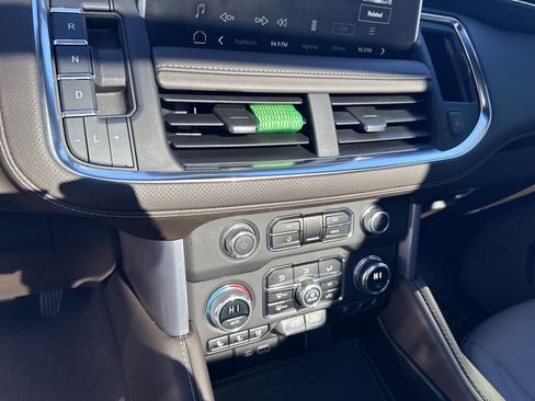 Used 2023 GMC Yukon SLT w/ SLT Premium Package image 32