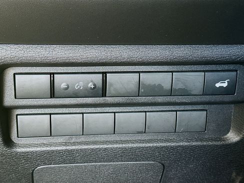 Used 2025 Mitsubishi Outlander SEL image 17