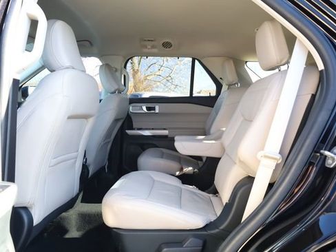 Used 2022 Ford Explorer Limited image 28